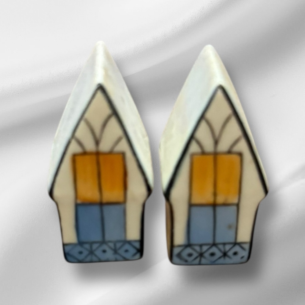 Vintage Salt & Pepper Shakers‎